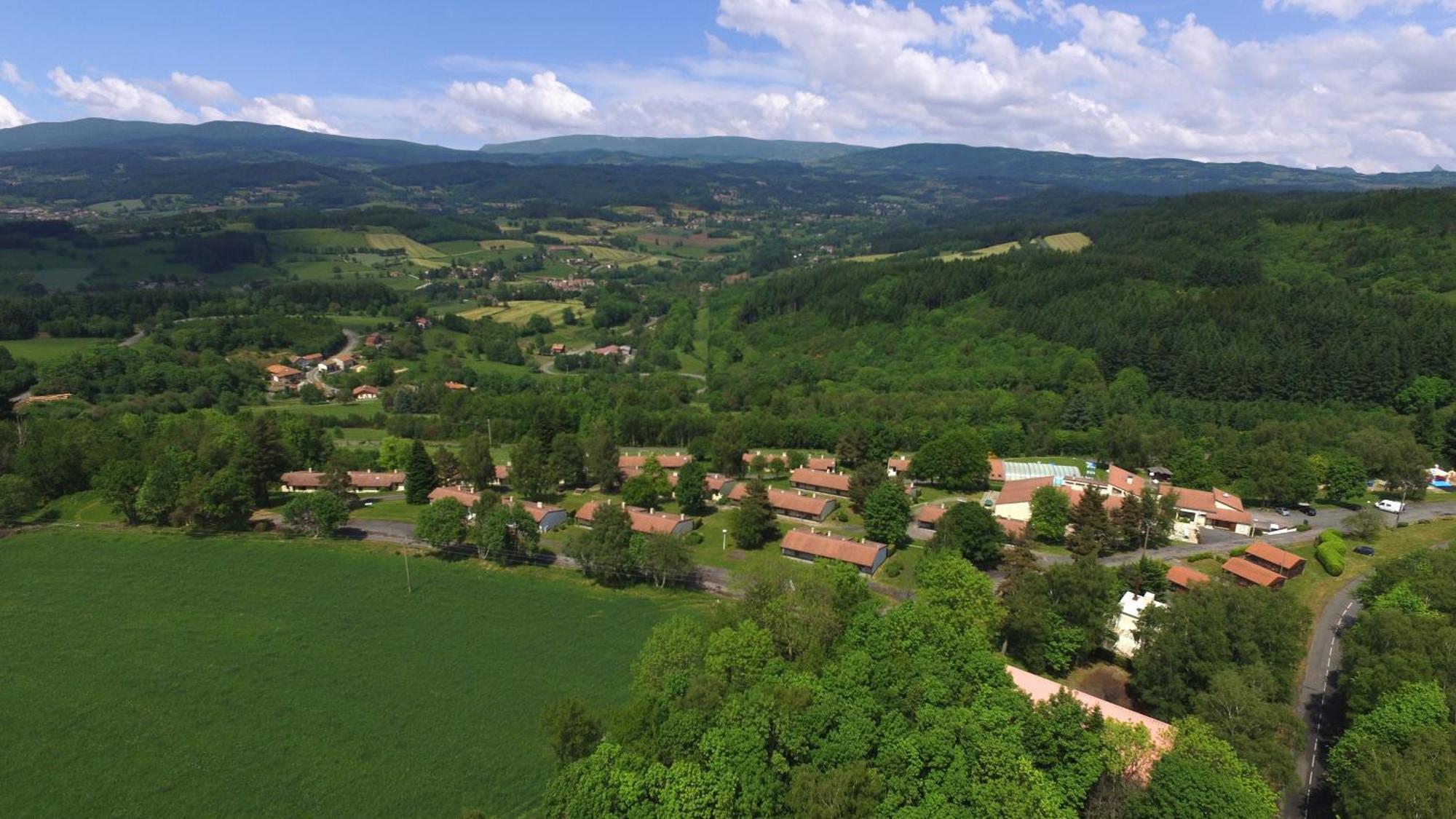 Vvf Villages « Les Monts Du Forez » Saint-Jean-La-Vetre Екстериор снимка